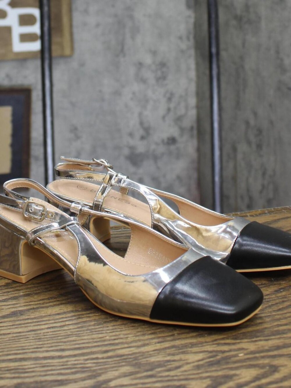 Berness Womens Slingback Pump Block Heels Silver Metallic Gray 6M